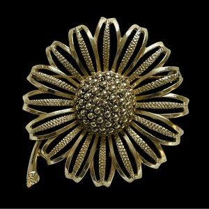 Vintage Signed Sarah Coventry Goldtone Metal Flower Brooch